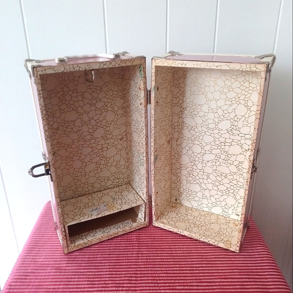 Vintage Doll Traincase - Picture 8 of 13